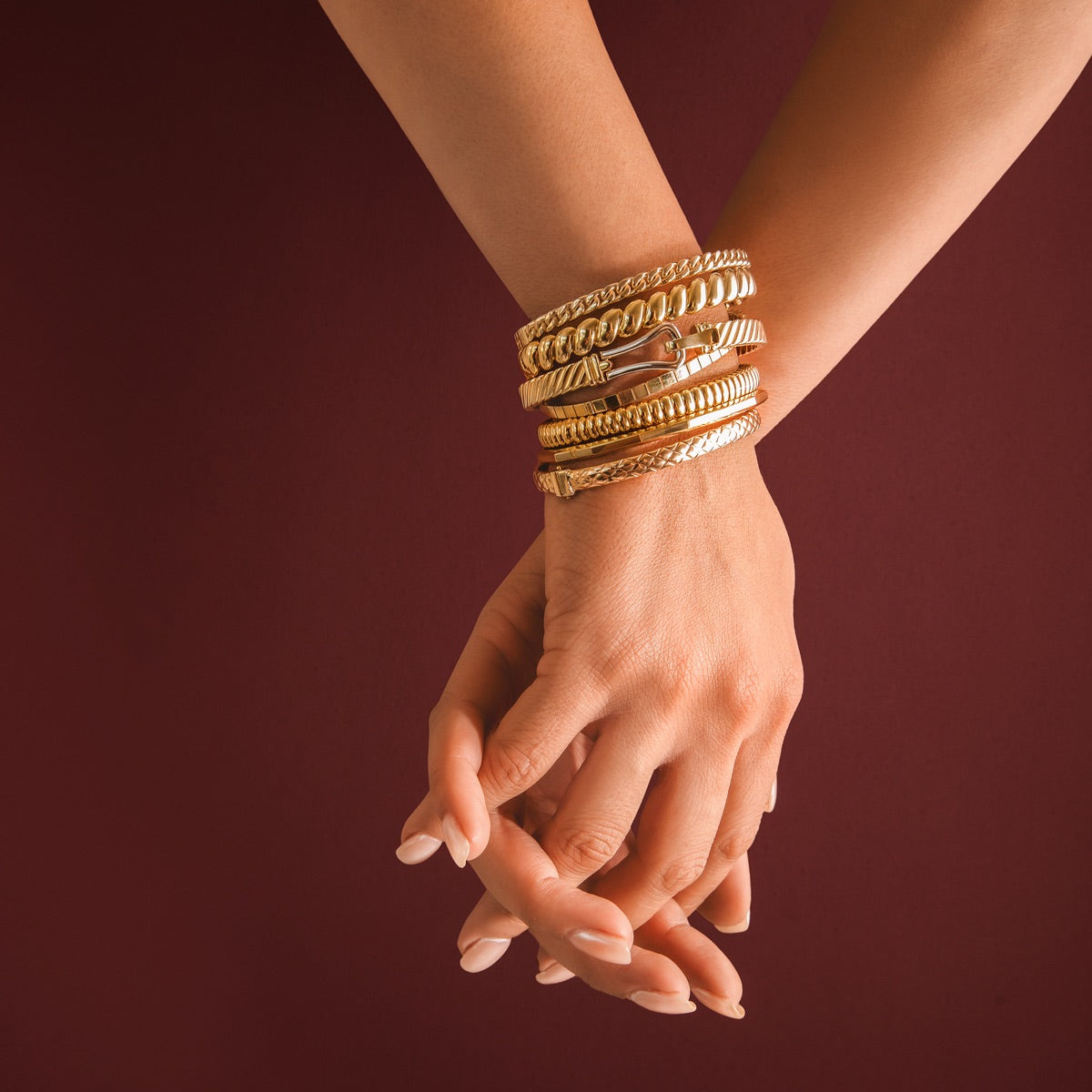 Fia 9ct Yellow Gold Oval with Clasp Bangle