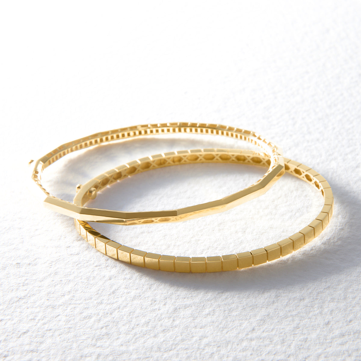 Fia 9ct Yellow Gold Oval with Clasp Bangle