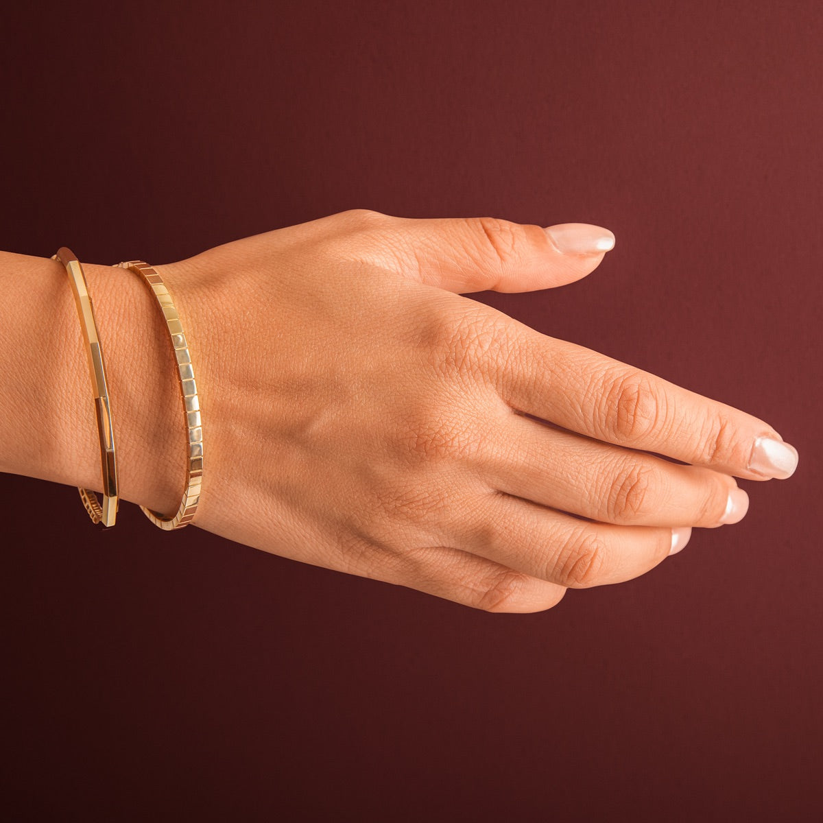Kitt 9ct Yellow Gold Oval with Clasp Bangle
