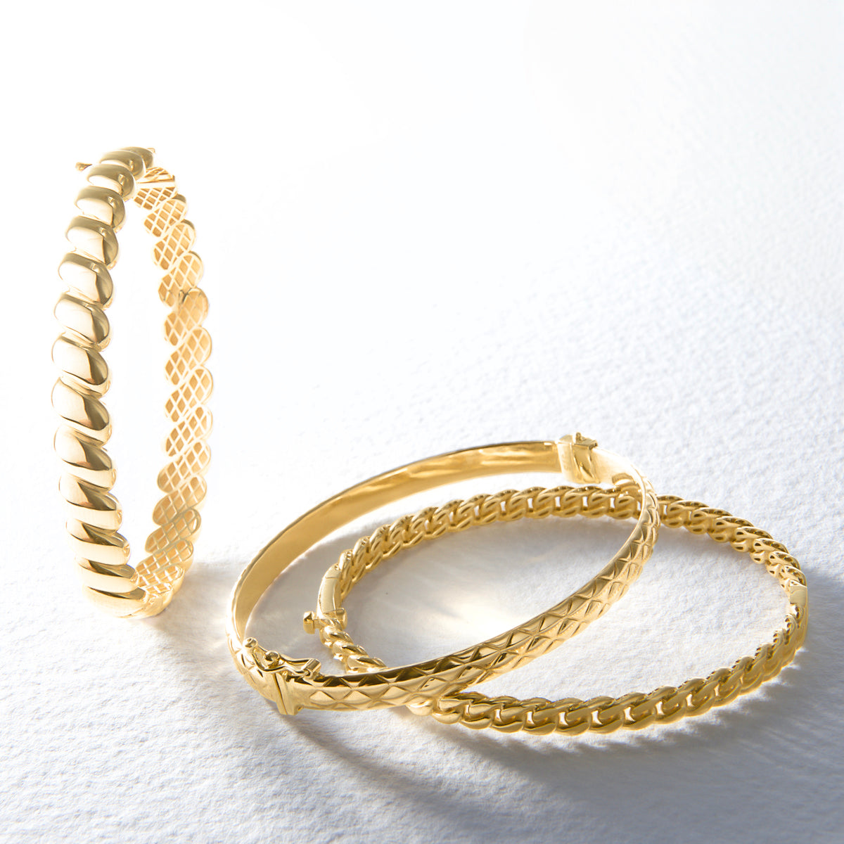 Avalon 9ct Yellow Gold Oval with Clasp Bangle