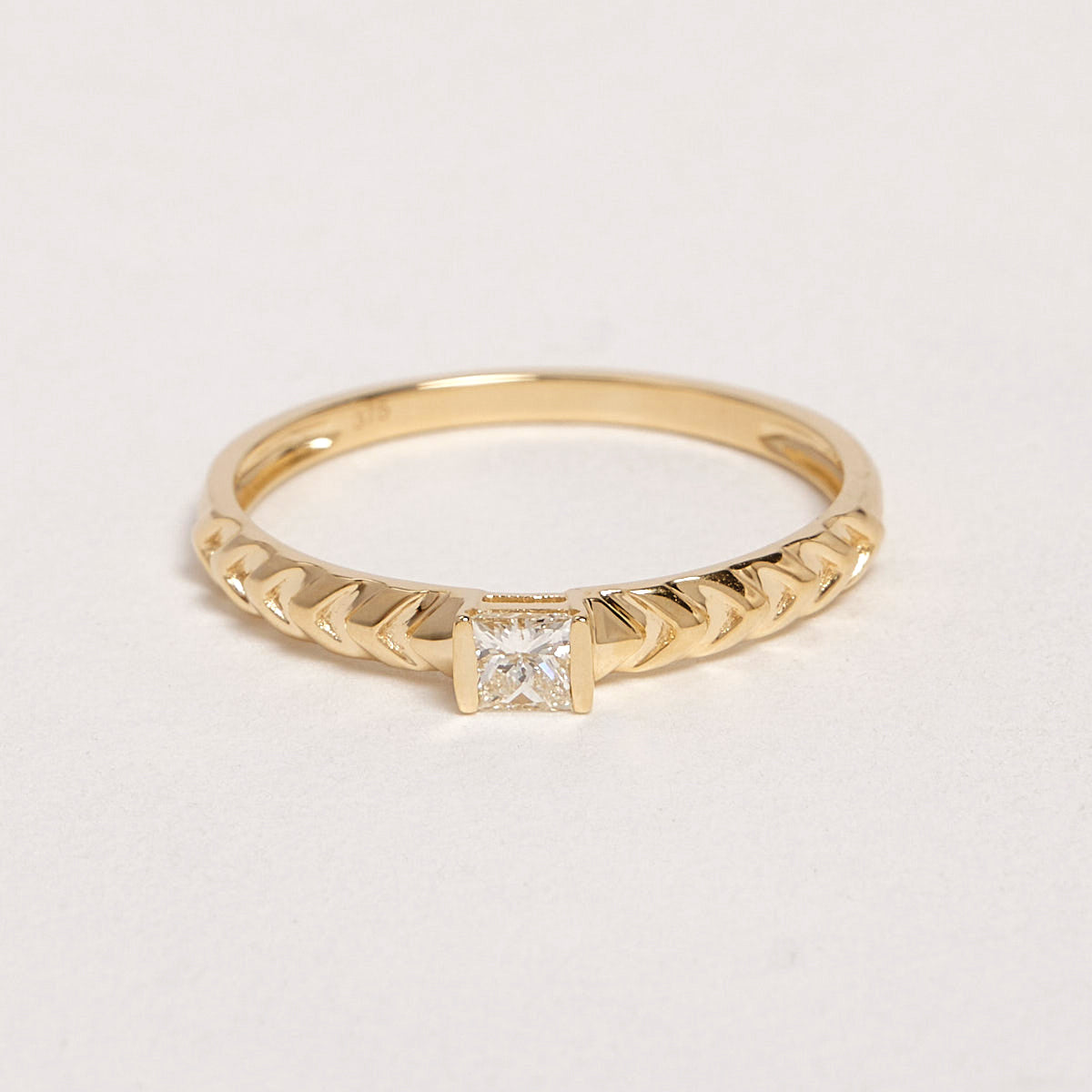 Elva 9ct Yellow Gold Diamond Ring