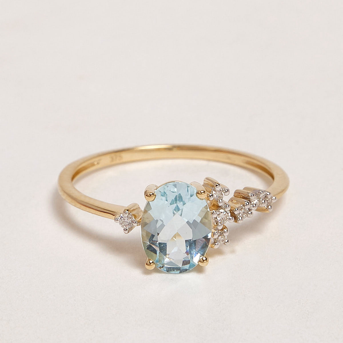 Signe 9ct Yellow Aquamarine & Diamond Ring
